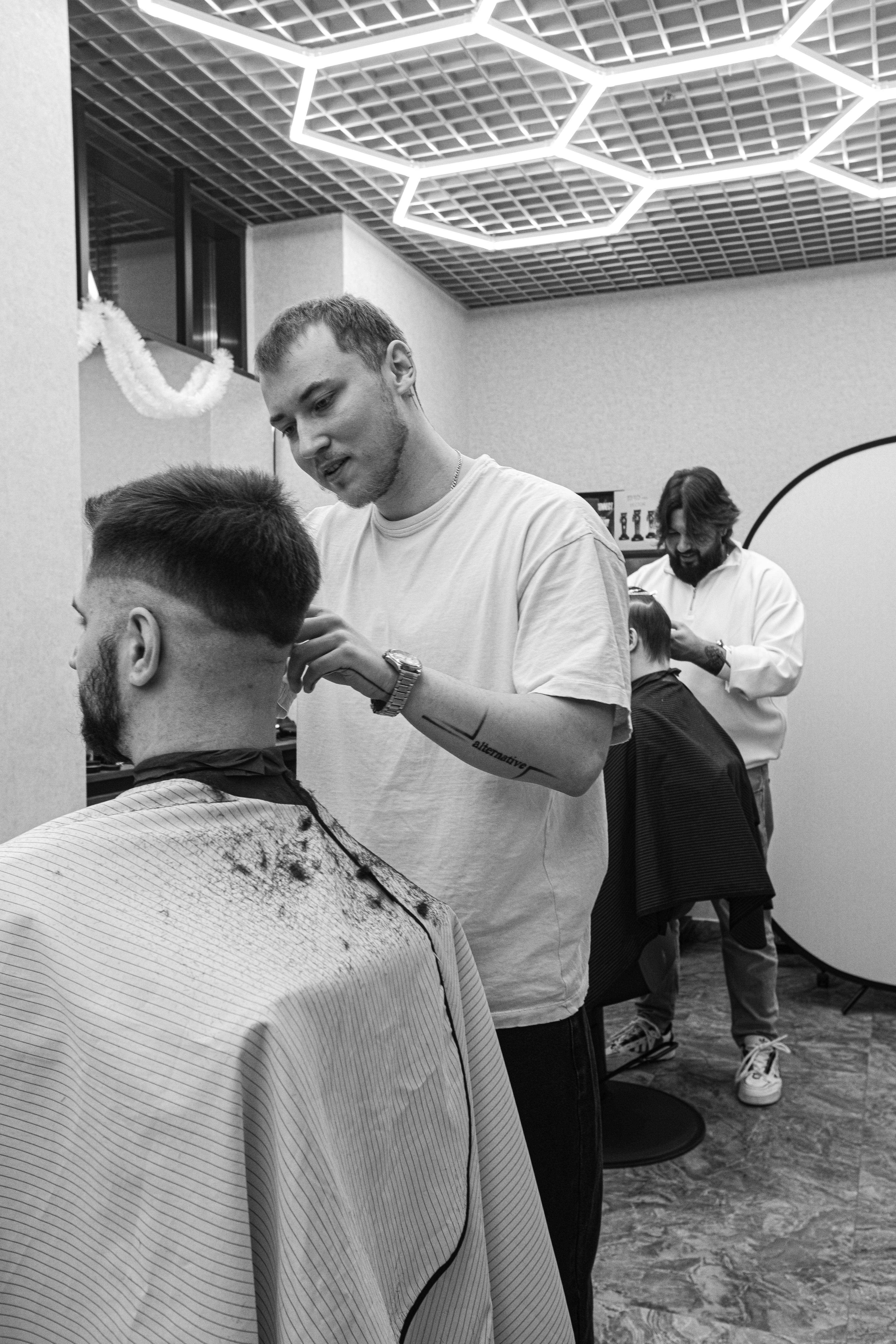 Дружная команда барберов